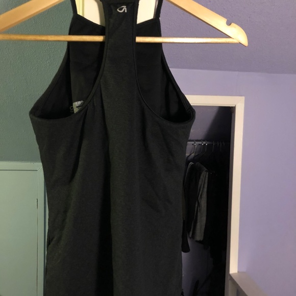 GapFit Tank Top - Picture 2 of 2